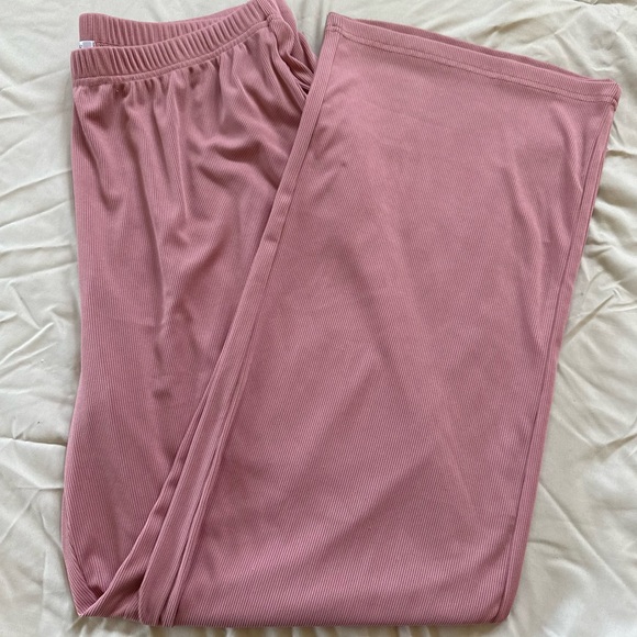 Pink Ribbed Lounge Set - Picture 3 of 4